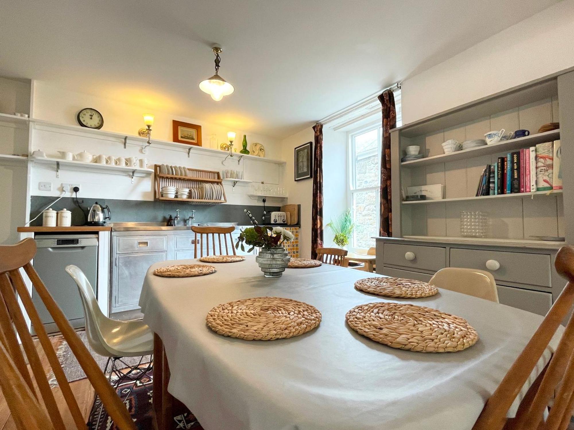 Janies Cottage~ Mousehole~Eclectic Interiors & Vintage Charm Exterior photo