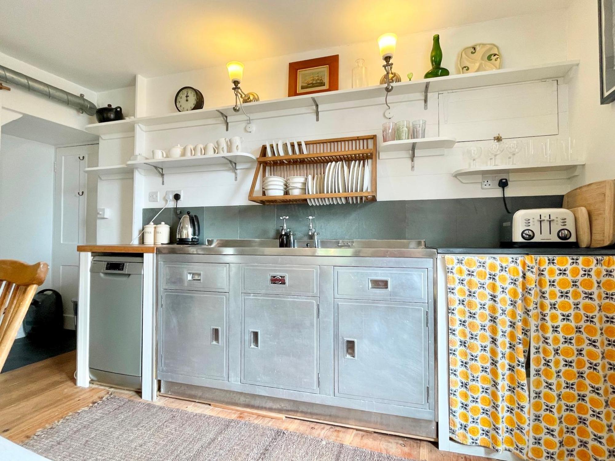 Janies Cottage~ Mousehole~Eclectic Interiors & Vintage Charm Exterior photo
