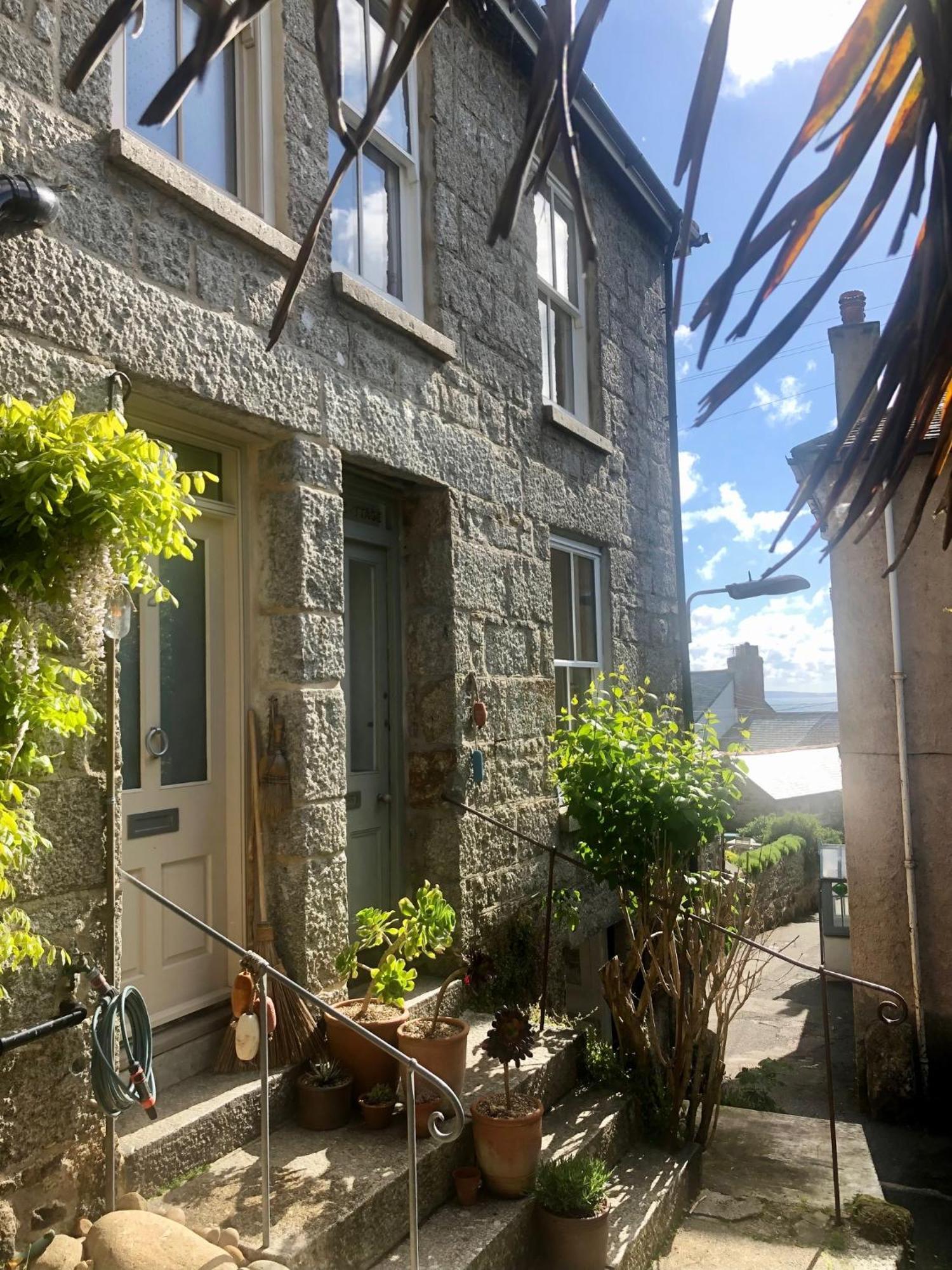 Janies Cottage~ Mousehole~Eclectic Interiors & Vintage Charm Exterior photo